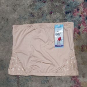 ASSETS by SPANX Luxe & Lean Lace Waist Cincher In Soft Nude Size 1X